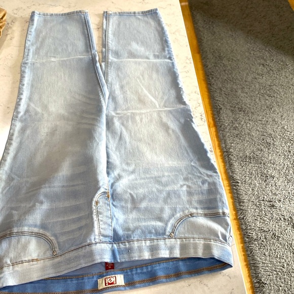 Lei Jean Bermuda Shorts - Picture 3 of 8